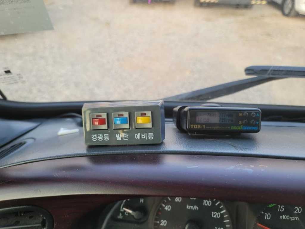 medium and large bus Hyundai bus - Vista 9