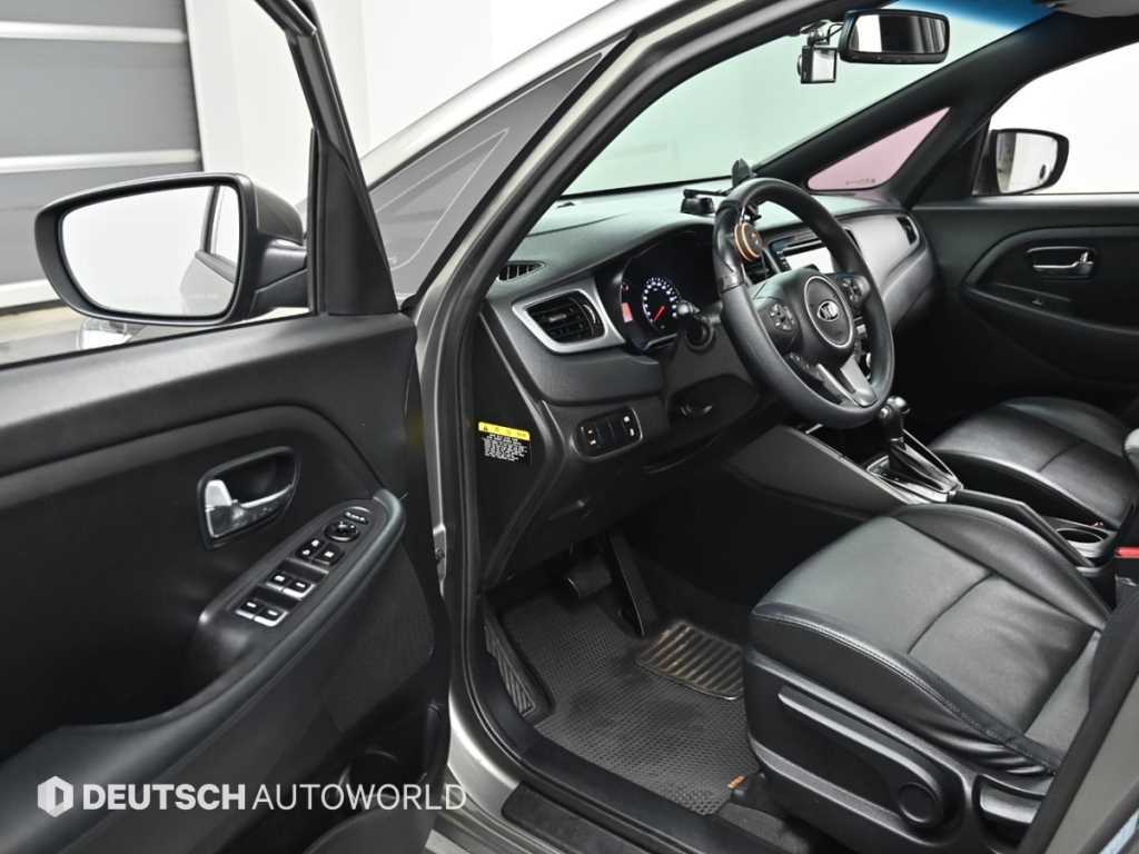 KIA Carens - Vista 11