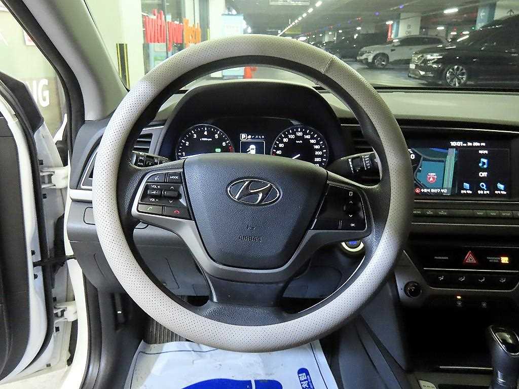 HYUNDAI Avante - Vista 8