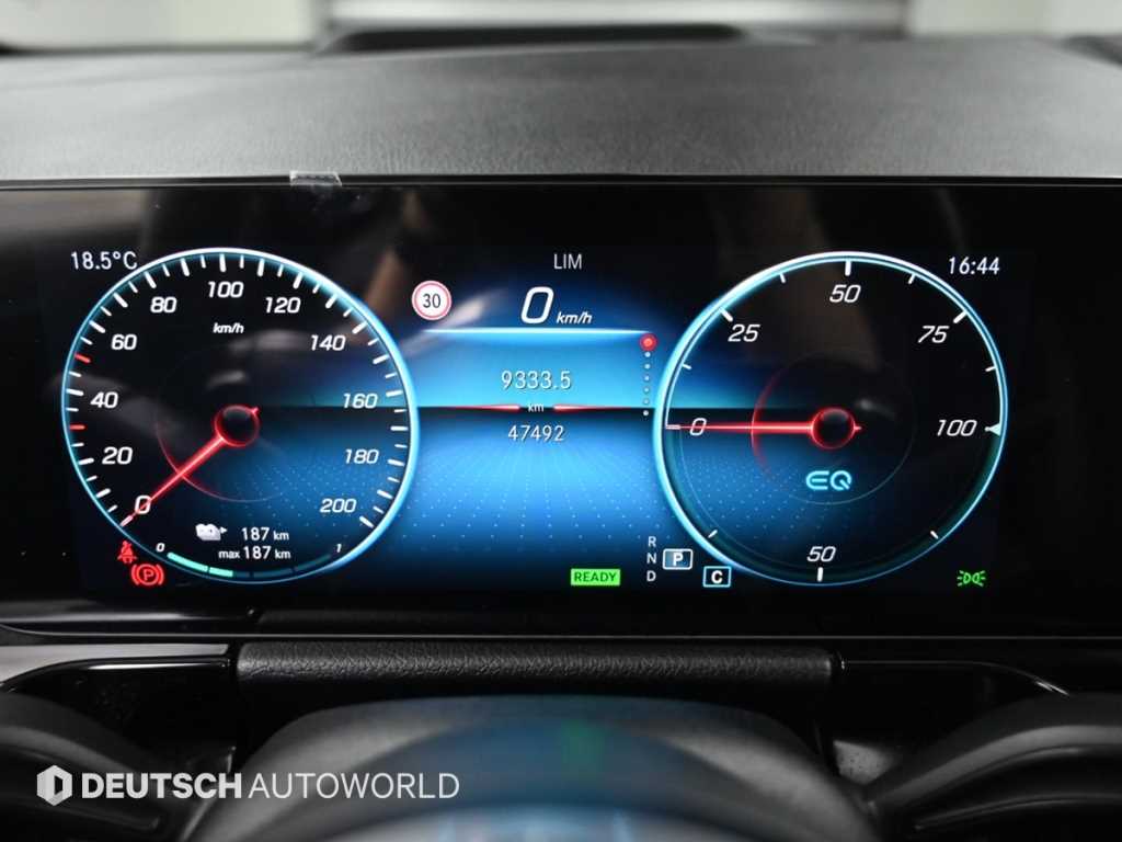 Mercedes Benz EQA - Vista 8