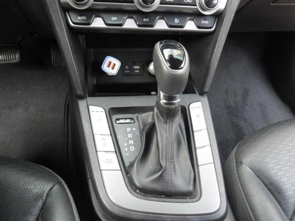 HYUNDAI Avante - Vista 10