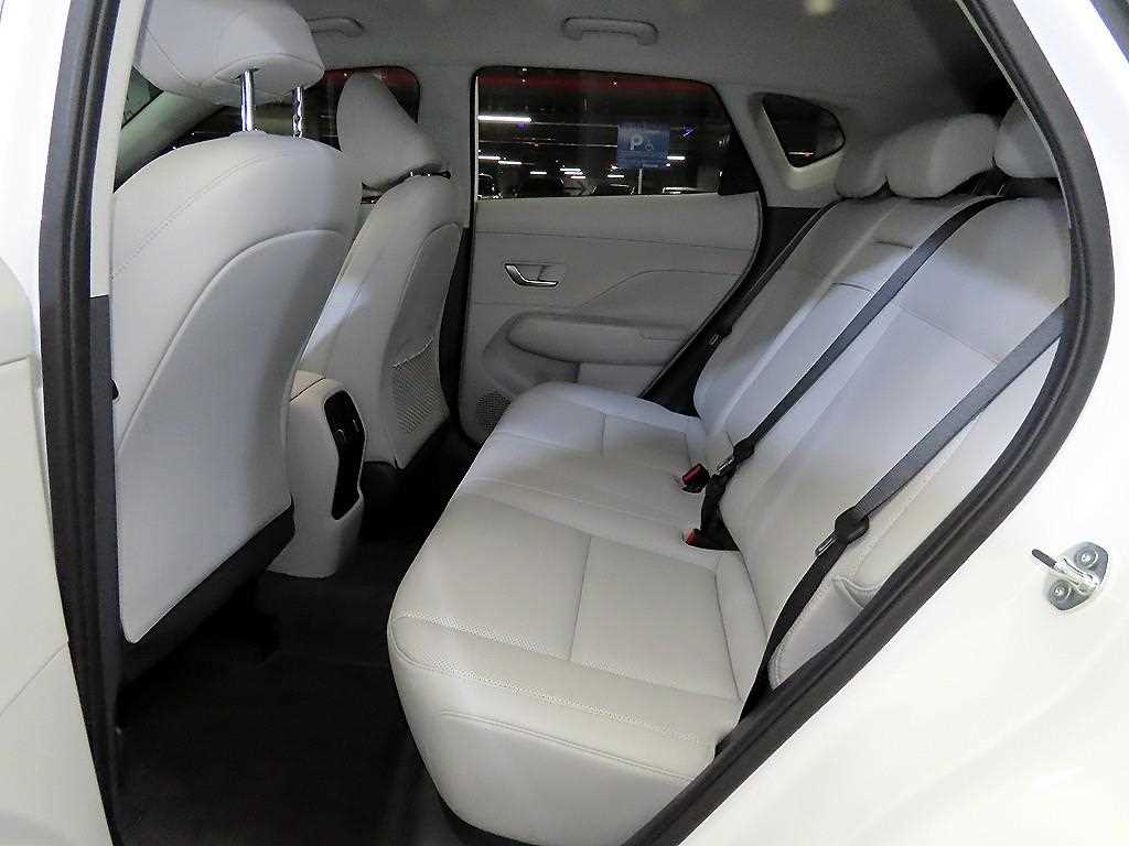 HYUNDAI Kona - Vista 7