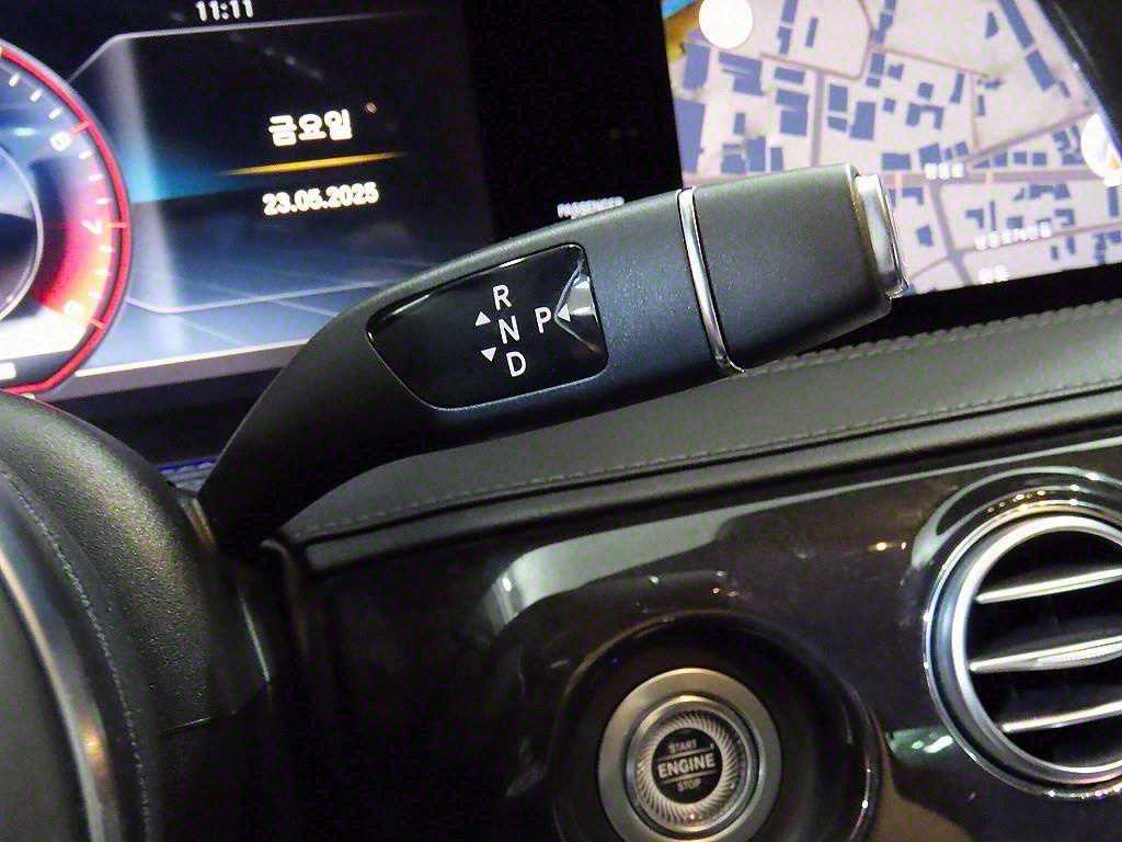 Mercedes Benz S Class - Vista 12