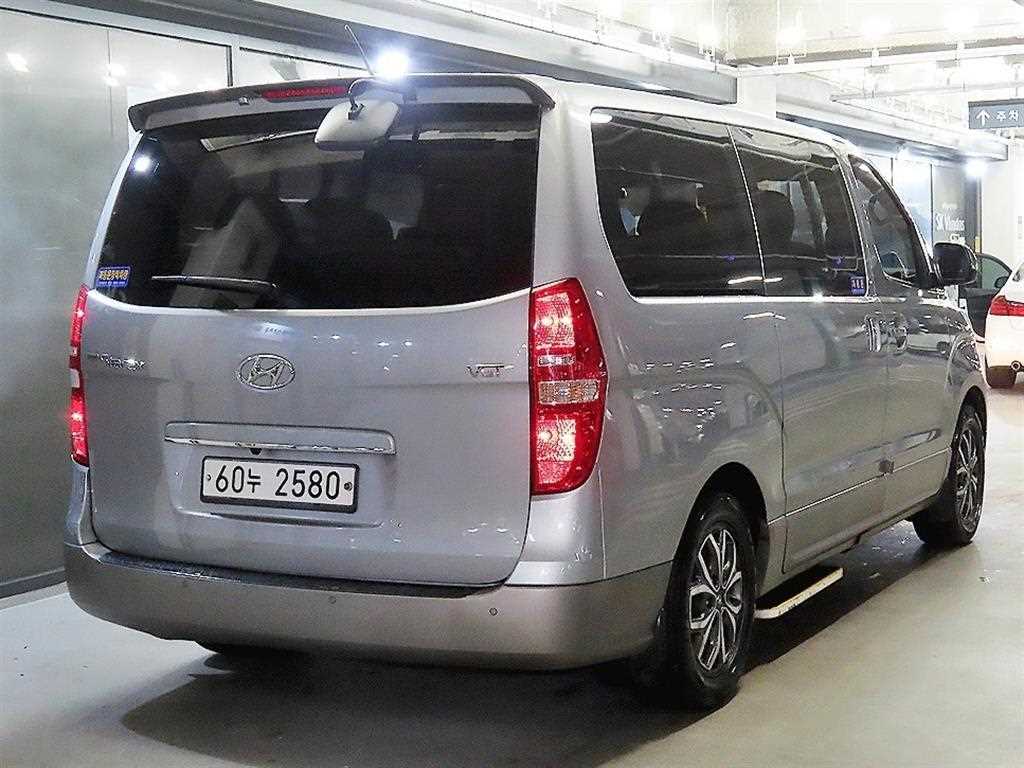 HYUNDAI Starex - Vista 4