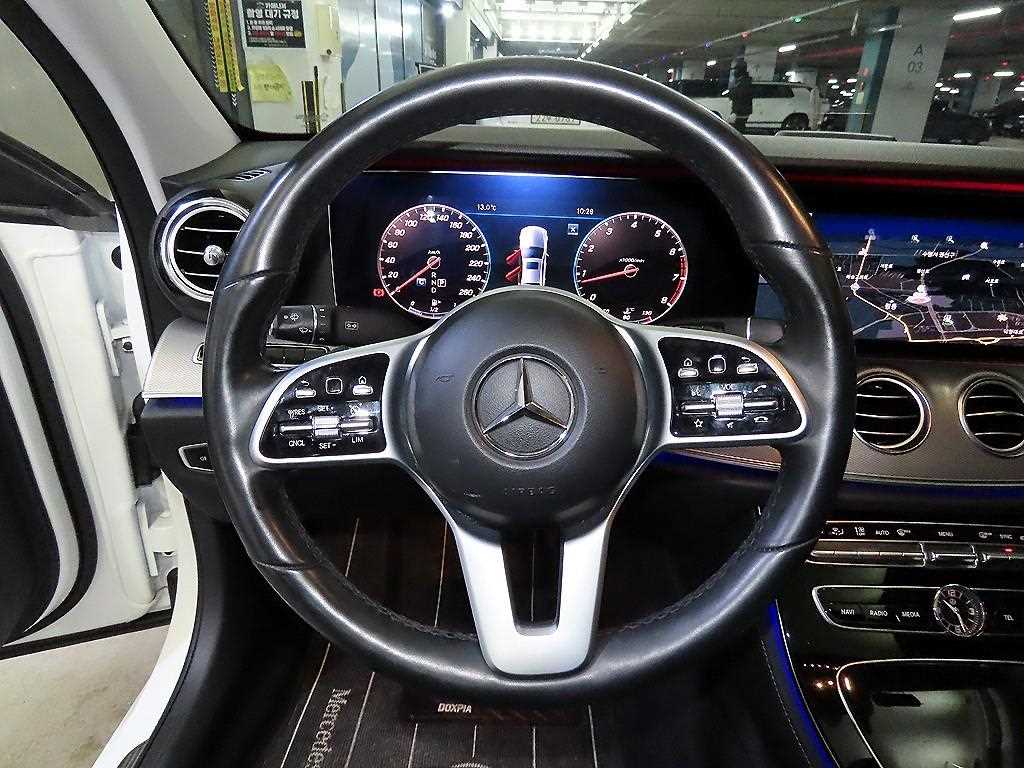 Mercedes Benz E class - Vista 8