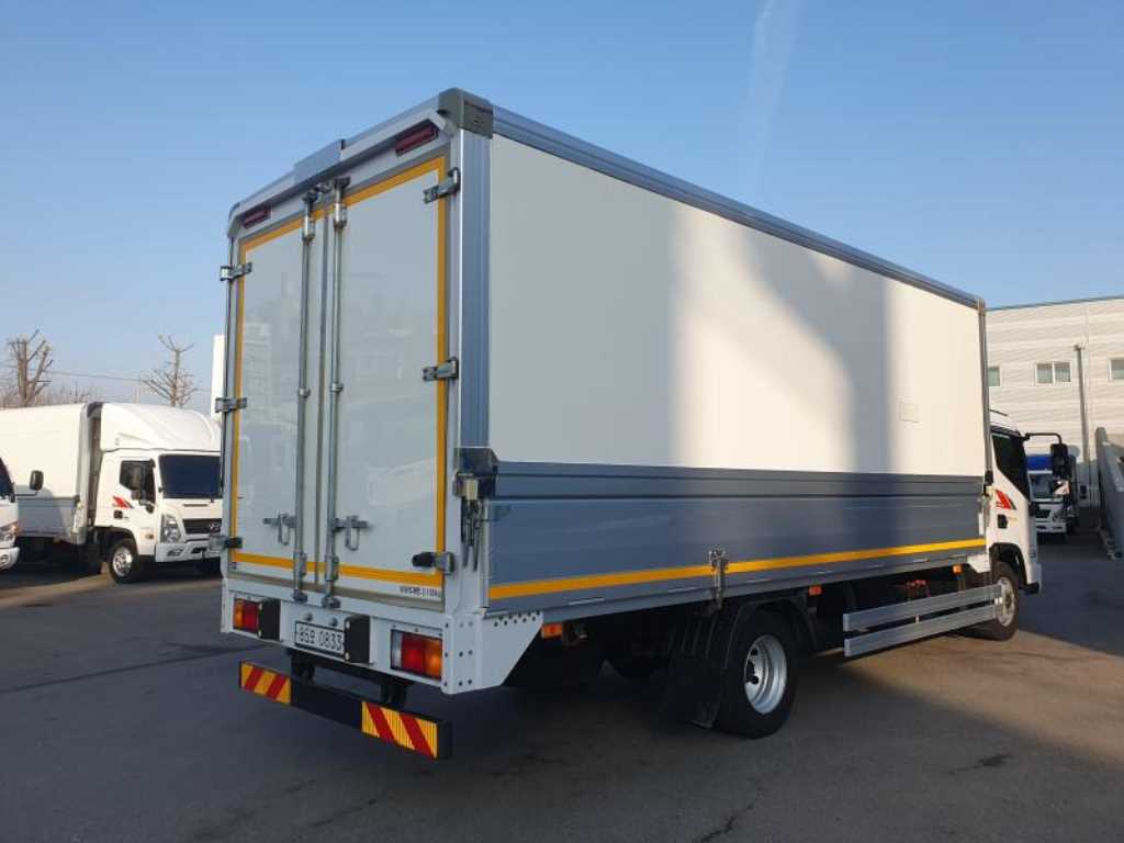 medium and large cargo truck - Vista 7