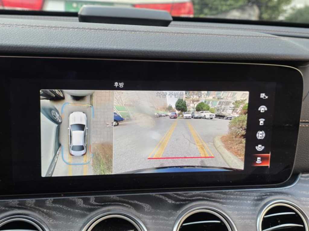 Mercedes Benz E class - Vista 12