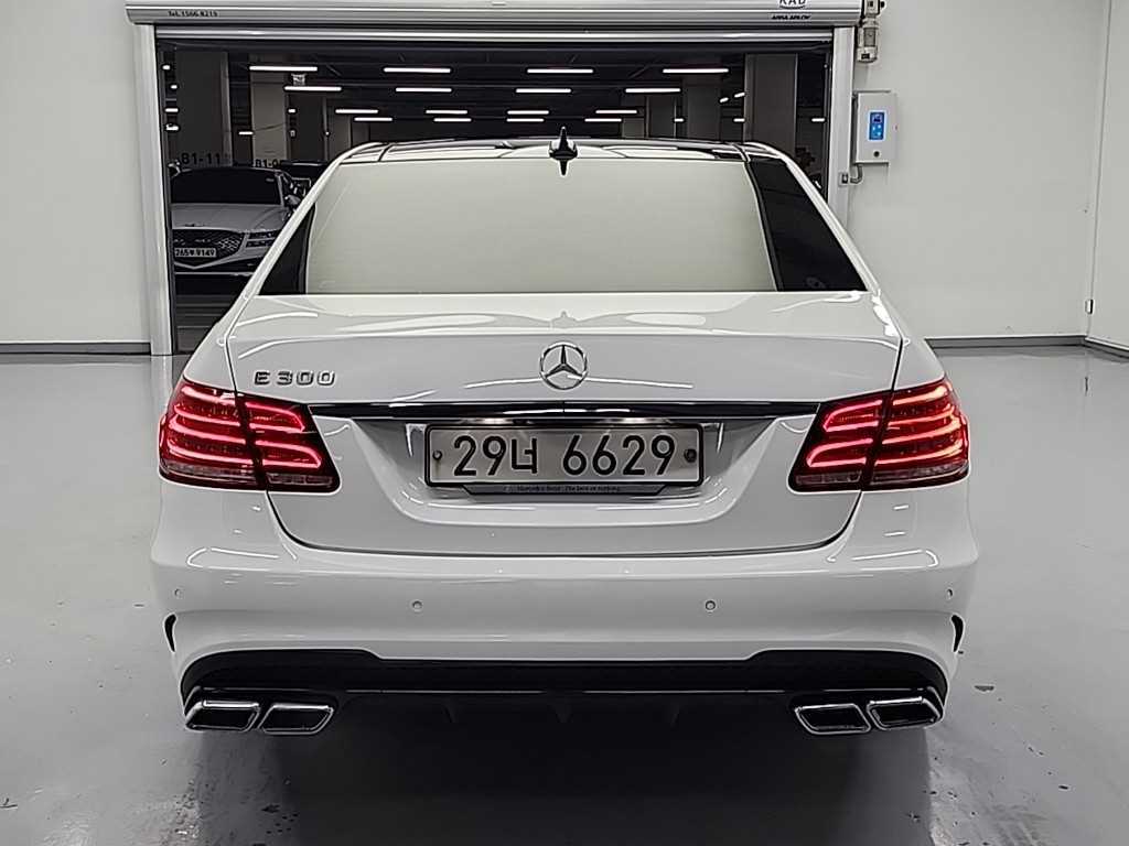 Mercedes Benz E class - Vista 3