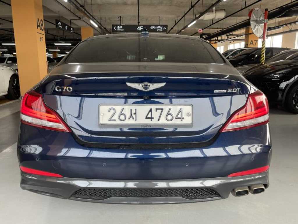 Genesis G70 - Vista 4