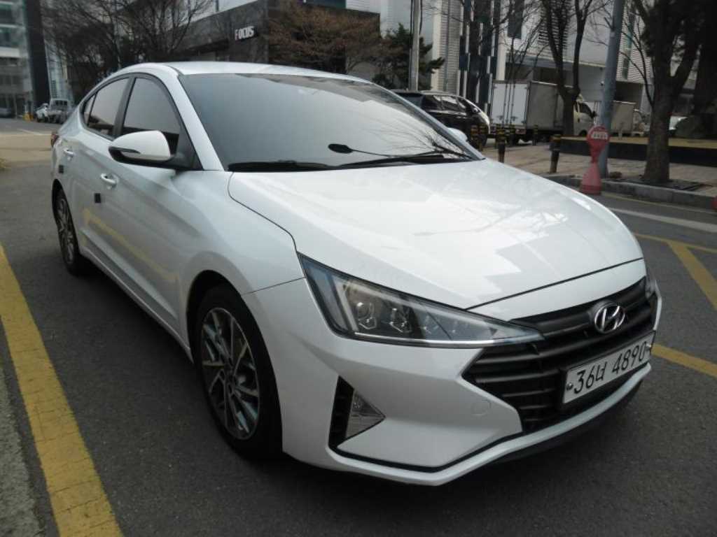 HYUNDAI Avante - Vista 5