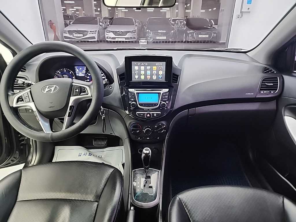 HYUNDAI Accent - Vista 7