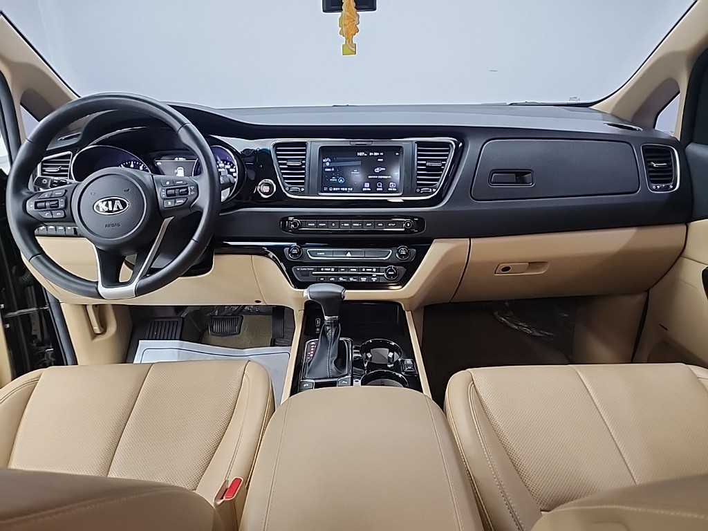 KIA Carnival - Vista 7