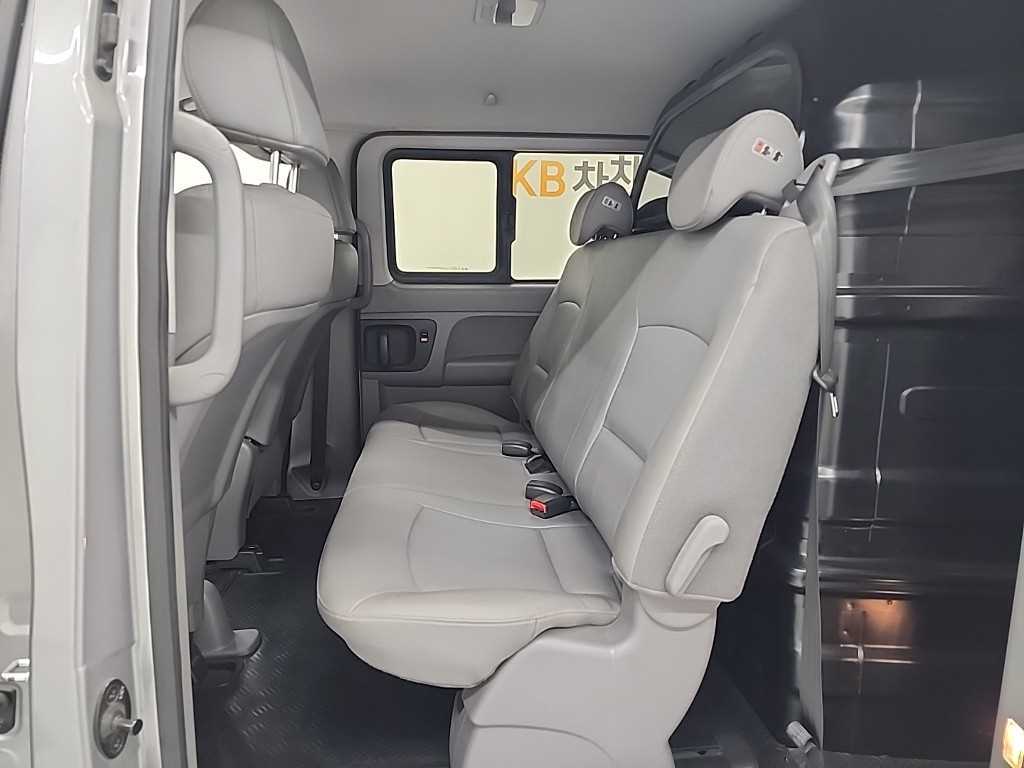 HYUNDAI Starex - Vista 12