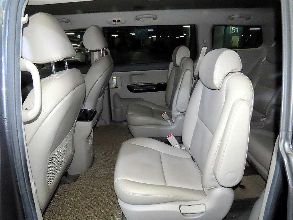 KIA Carnival - Vista 7
