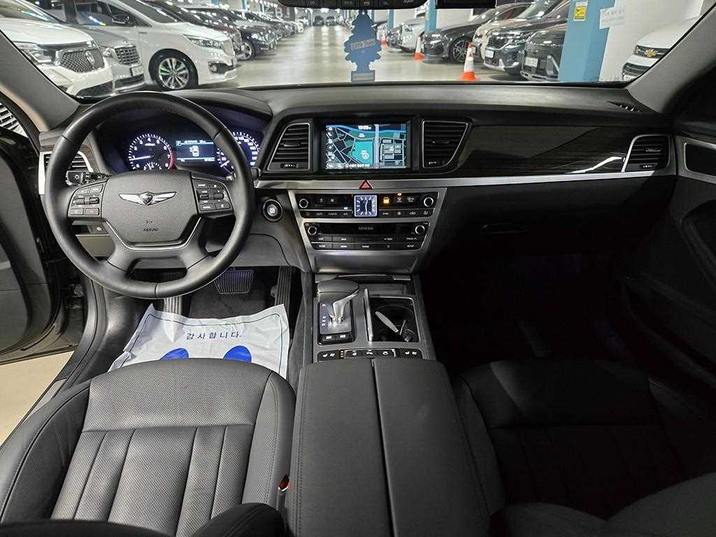 Genesis G80 - Vista 10