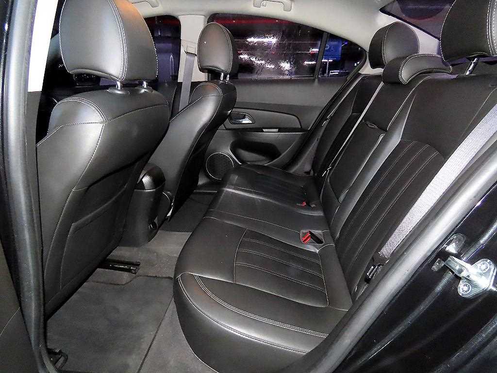 Chevrolet Cruise - Vista 7