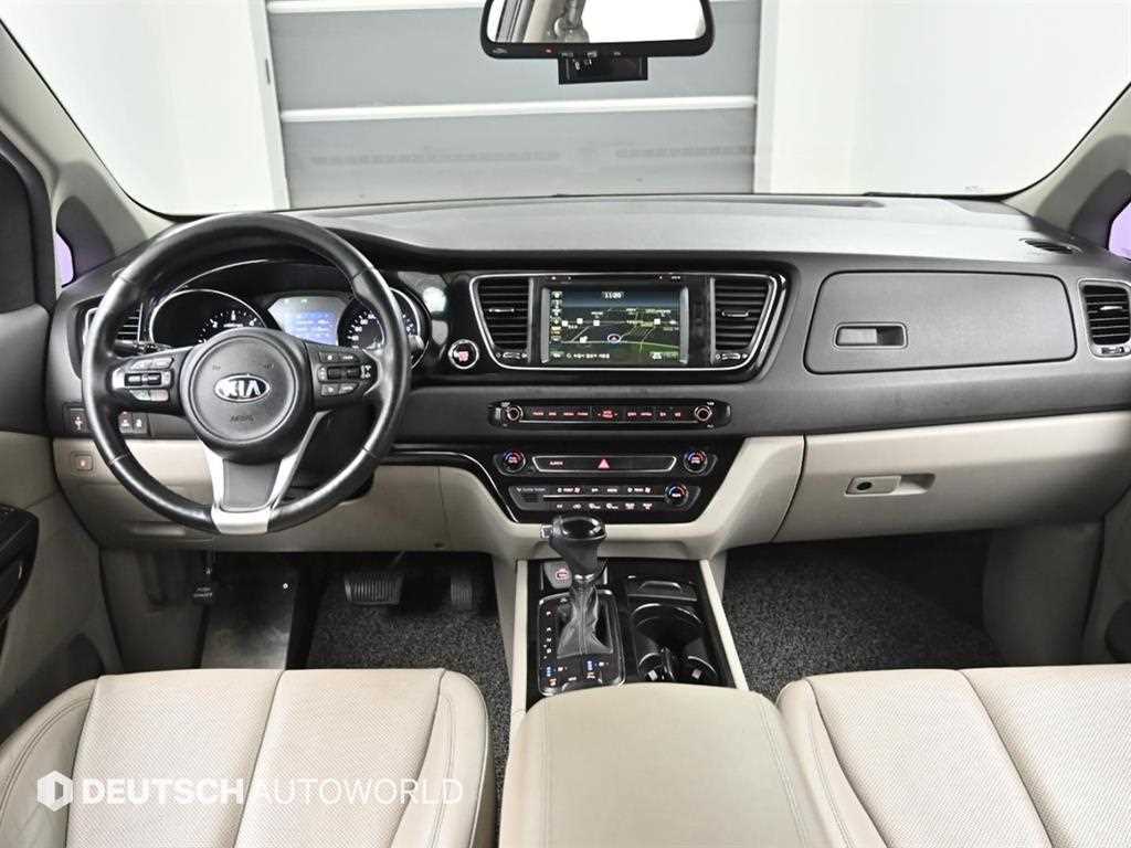 KIA Carnival - Vista 7