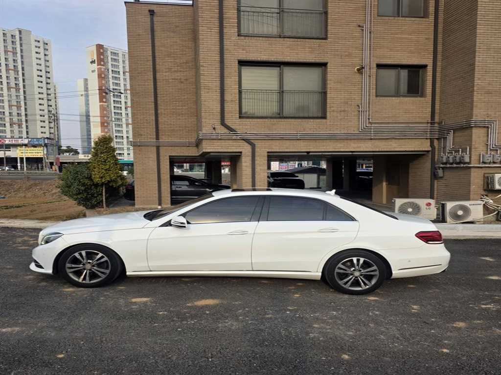 Mercedes Benz E class - Vista 4