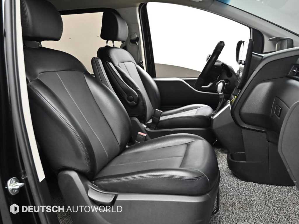 HYUNDAI Staria - Vista 10