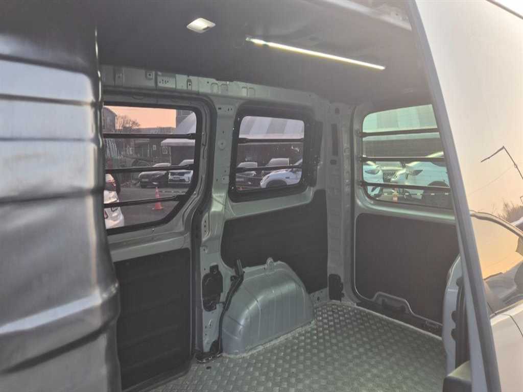 HYUNDAI Staria - Vista 11