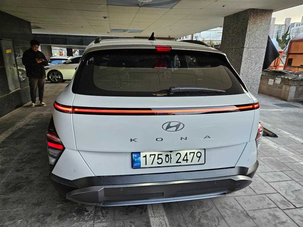 HYUNDAI Kona - Vista 4