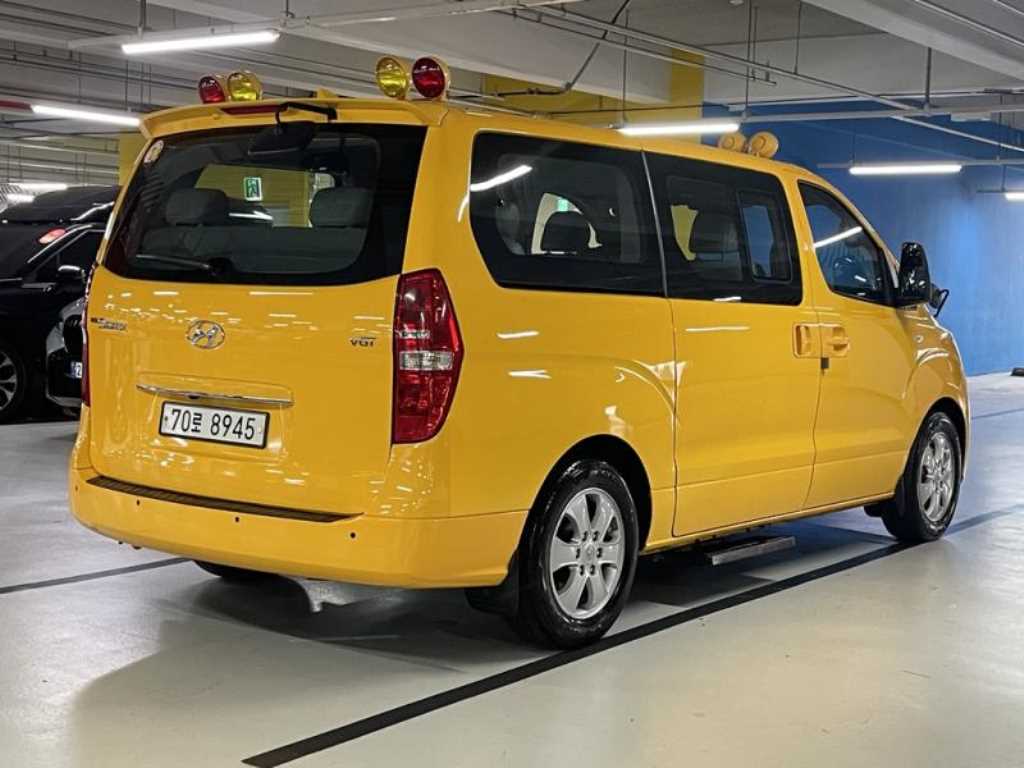 HYUNDAI Starex - Vista 4