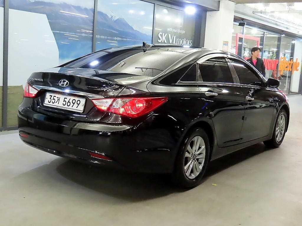 HYUNDAI Sonata - Vista 4