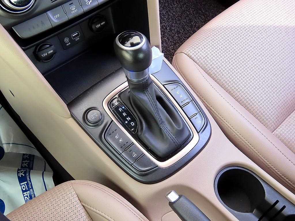 HYUNDAI Kona - Vista 12