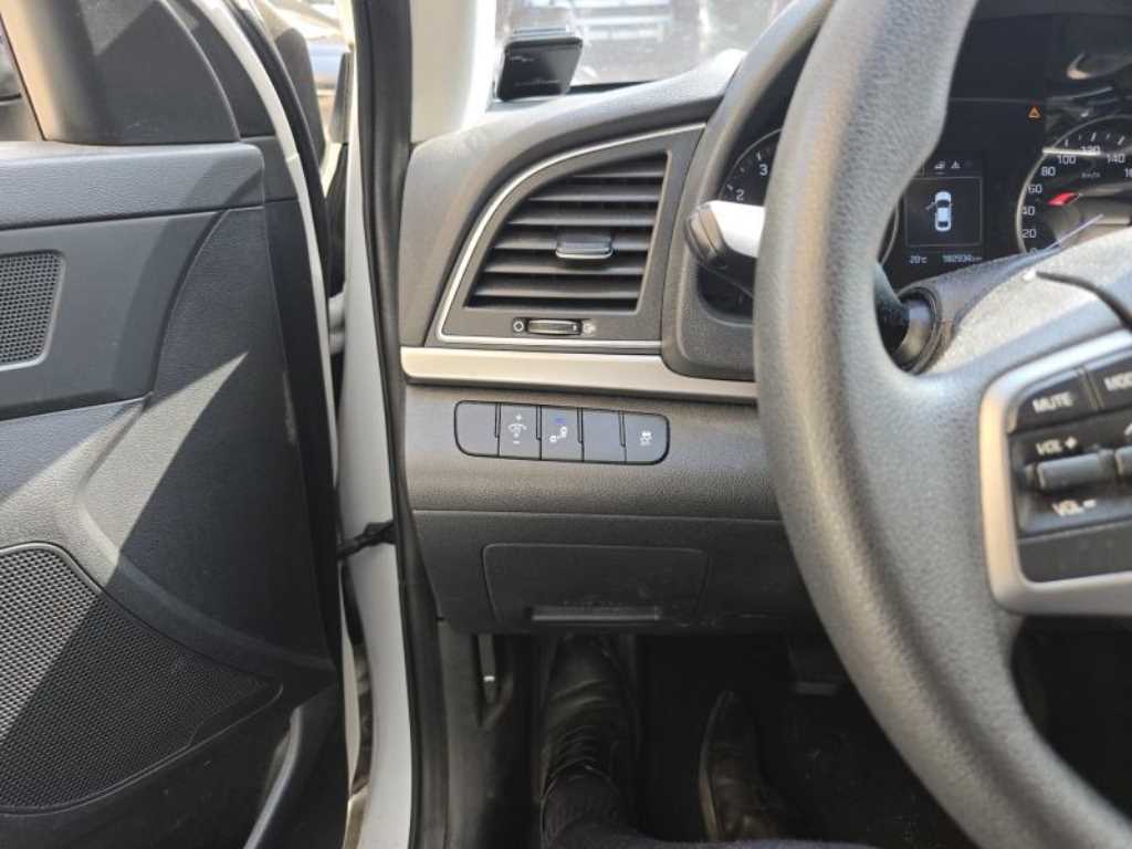 HYUNDAI Avante - Vista 4