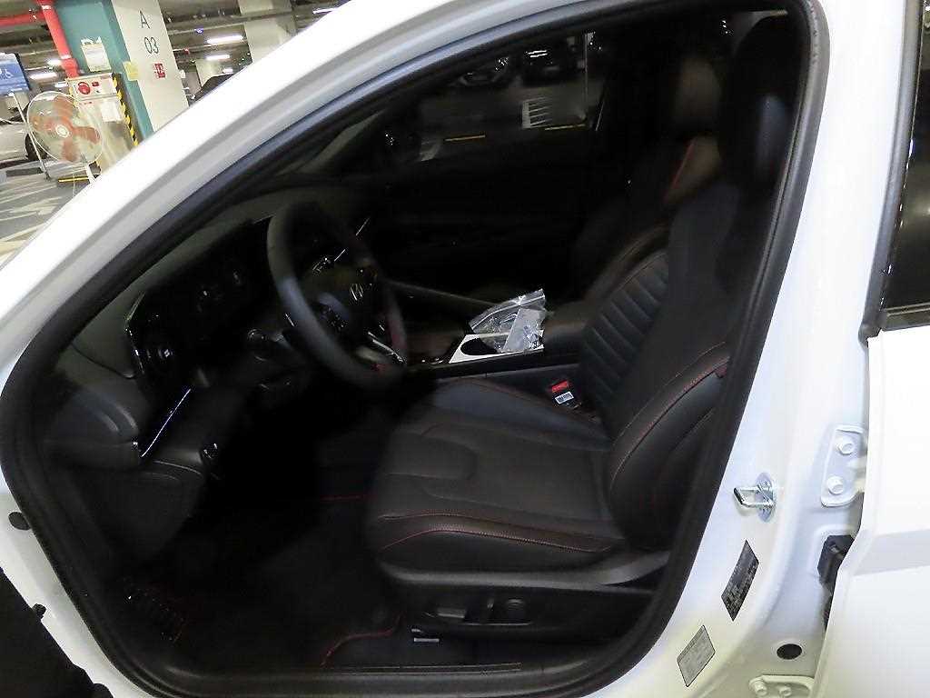 HYUNDAI Avante - Vista 6