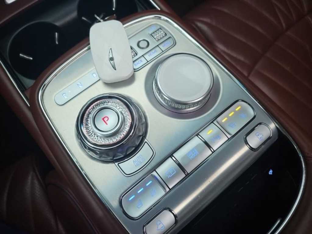 Genesis G90 - Vista 11