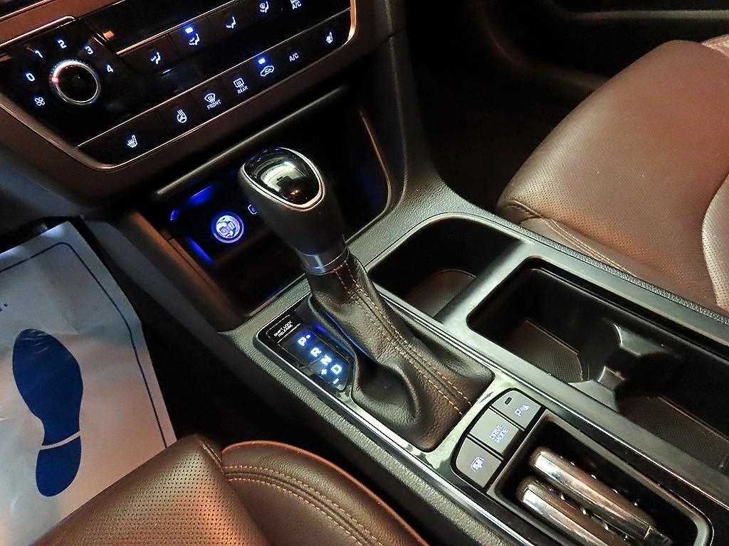 HYUNDAI Sonata - Vista 12