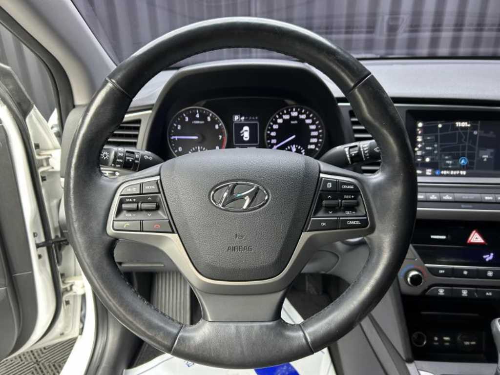 HYUNDAI Avante - Vista 8