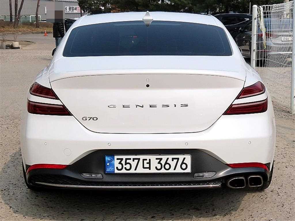 Genesis G70 - Vista 4