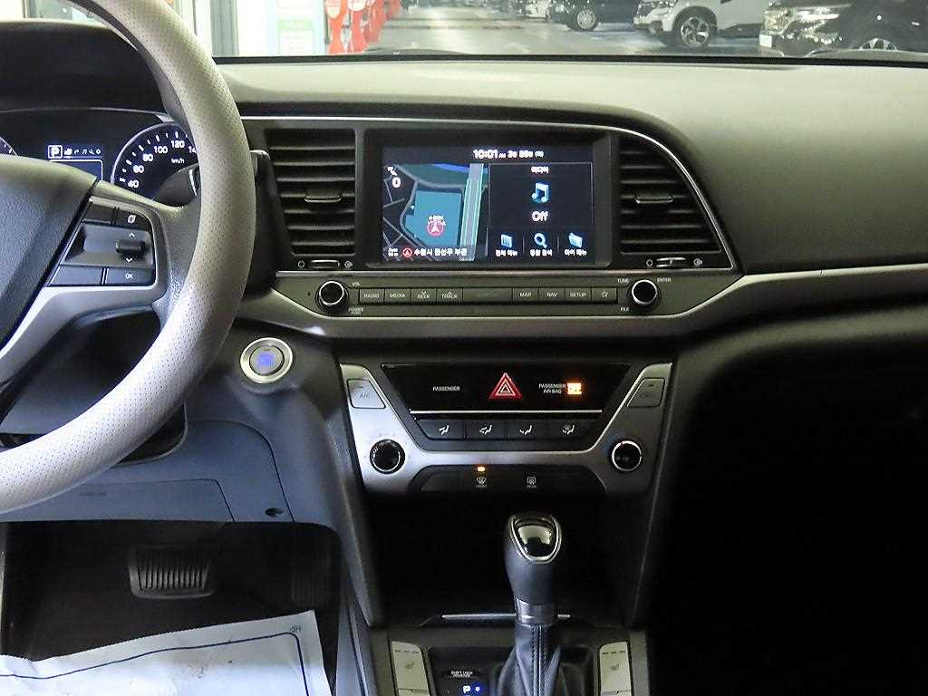 HYUNDAI Avante - Vista 11