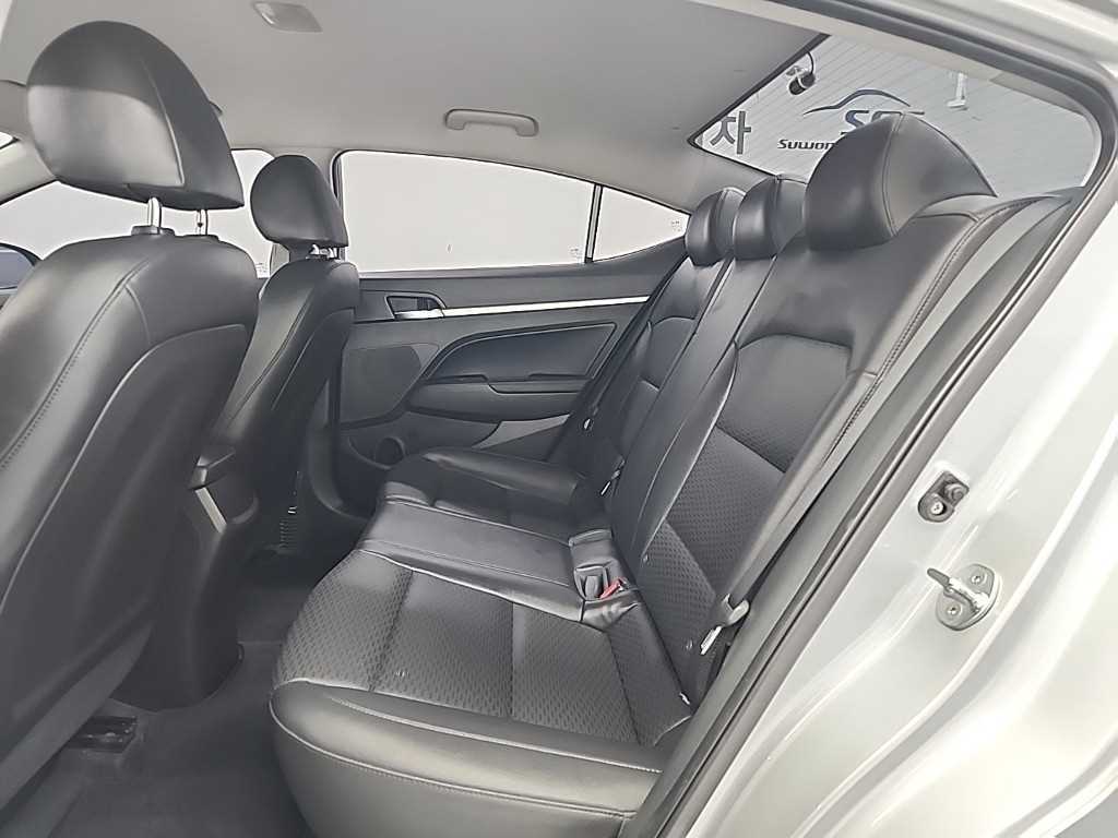 HYUNDAI Avante - Vista 12