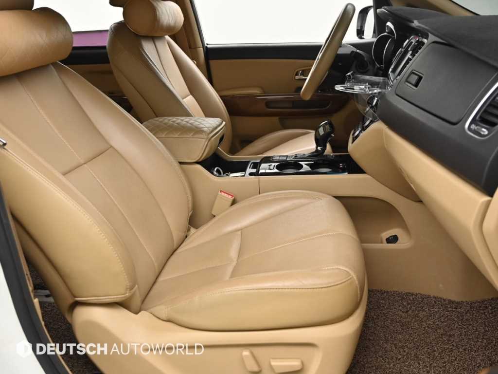 KIA Carnival - Vista 10