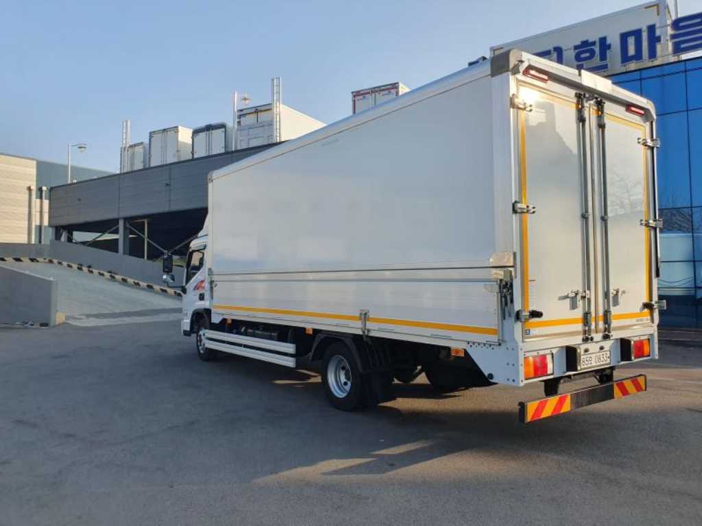 medium and large cargo truck - Vista 8