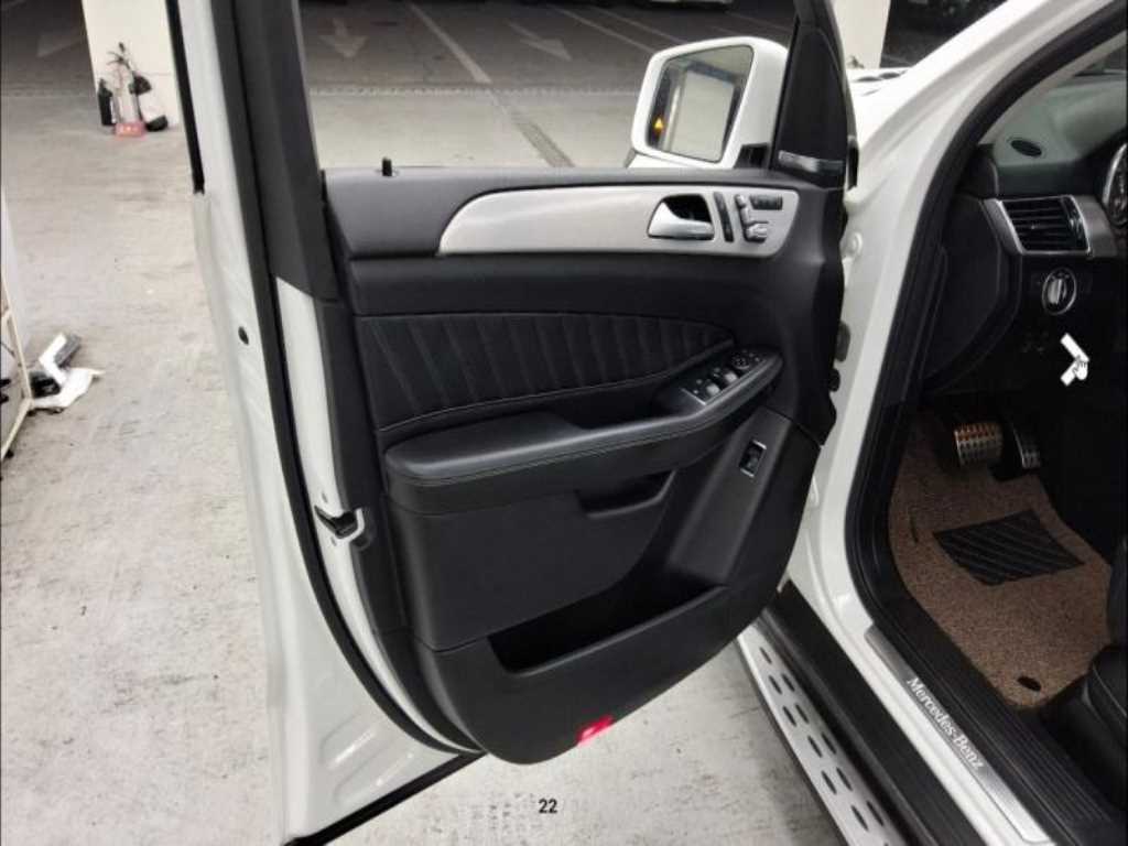 Mercedes Benz GLE Class - Vista 12