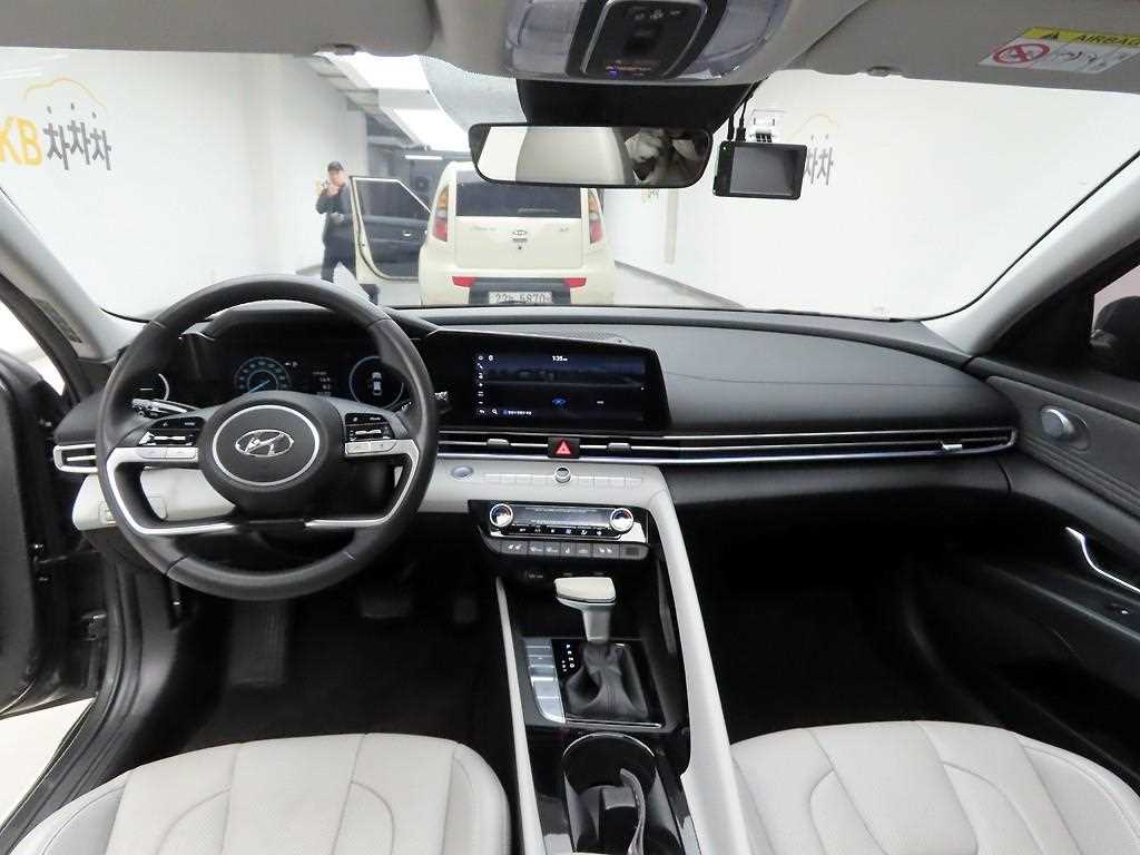 HYUNDAI Avante - Vista 6