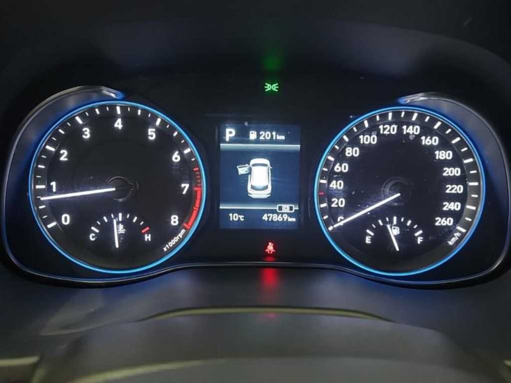 HYUNDAI Kona - Vista 7