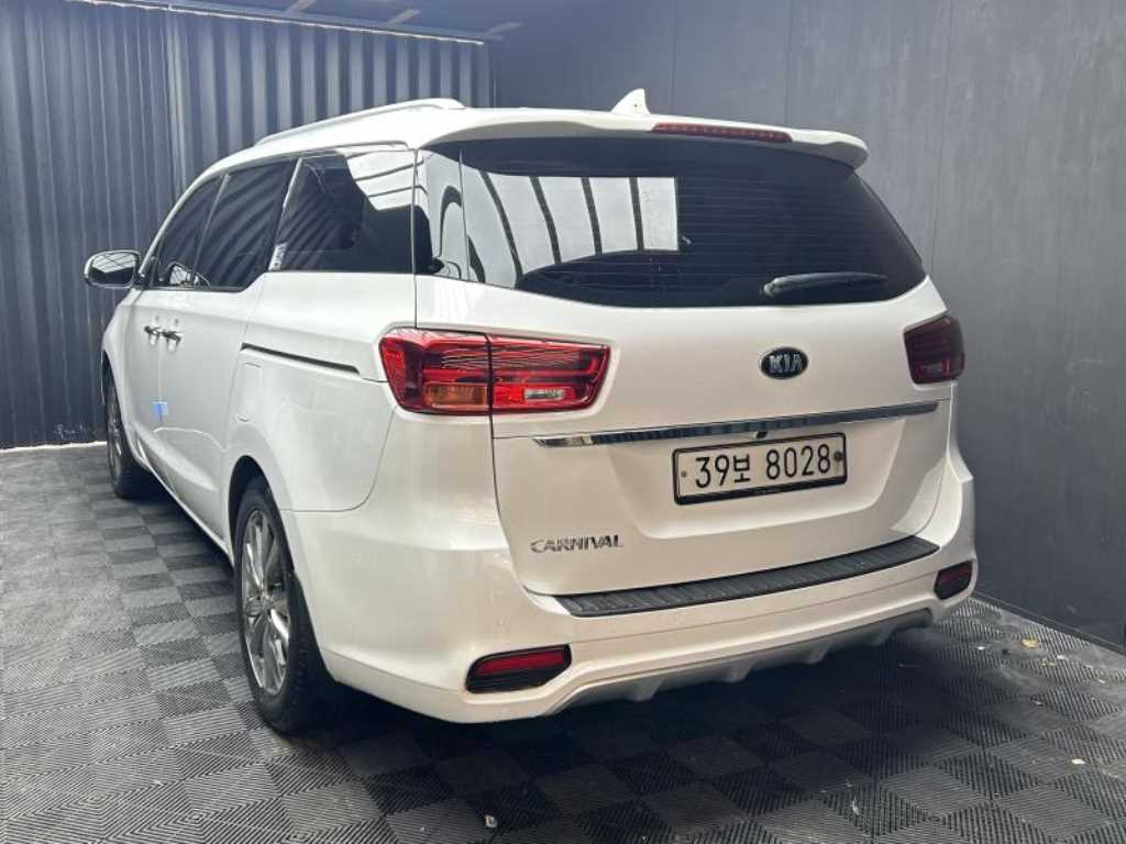 KIA Carnival - Vista 4
