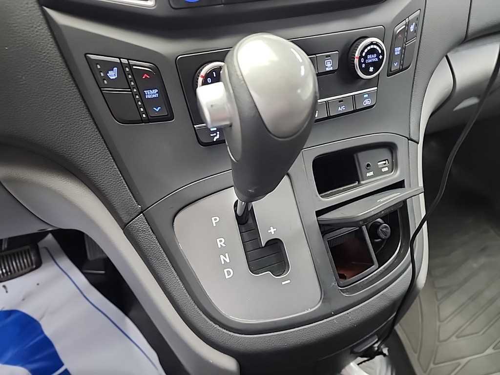 HYUNDAI Starex - Vista 10