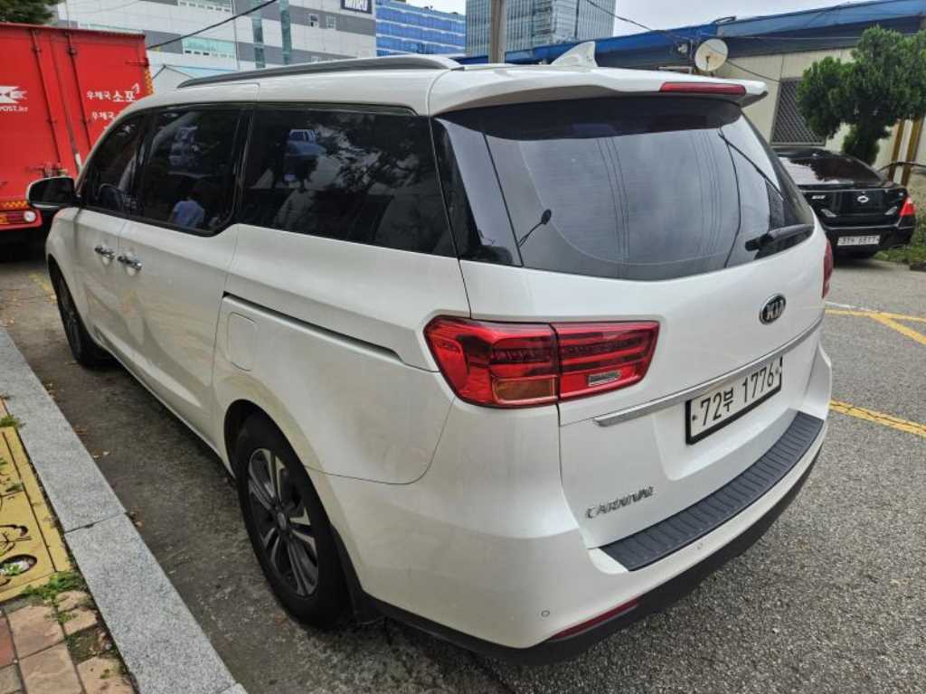 KIA Carnival - Vista 7