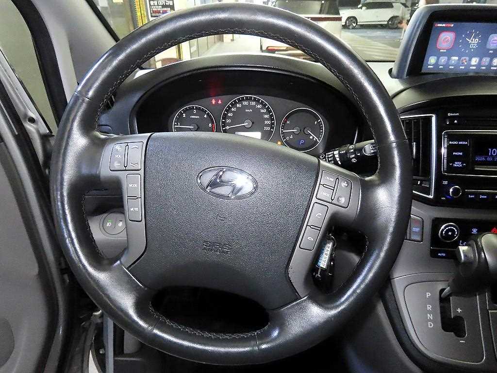 HYUNDAI Starex - Vista 8