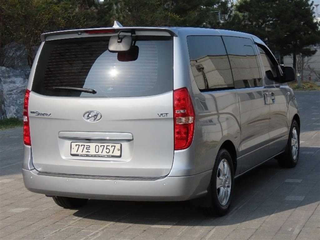 HYUNDAI Starex - Vista 3