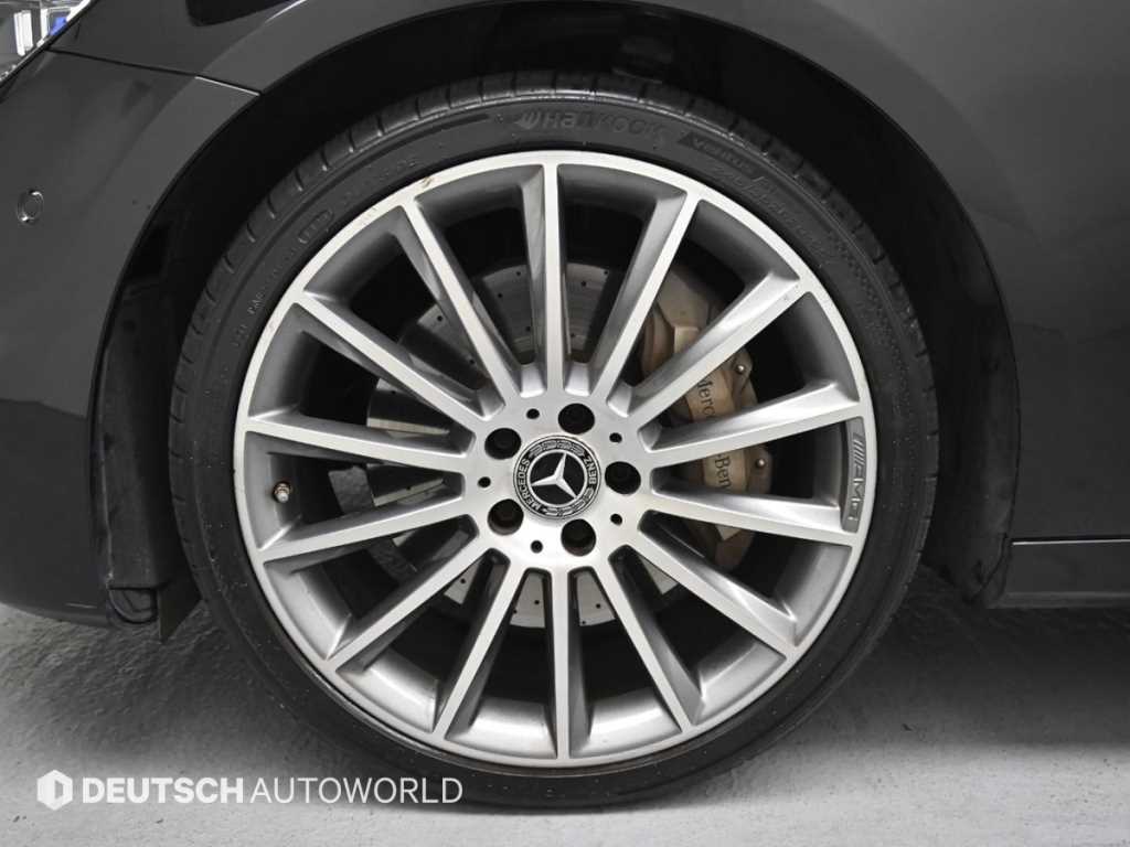 Mercedes Benz E class - Vista 5