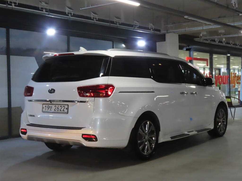 KIA Carnival - Vista 4