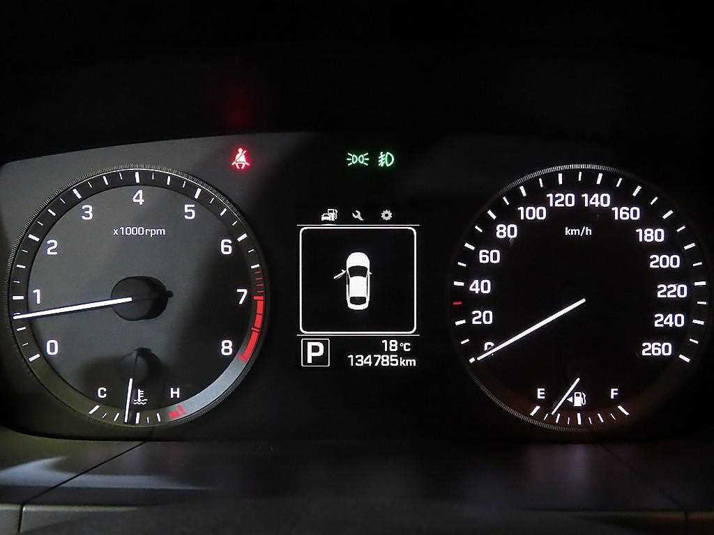 HYUNDAI Sonata - Vista 9