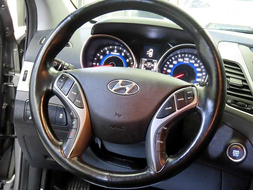 HYUNDAI Avante - Vista 8